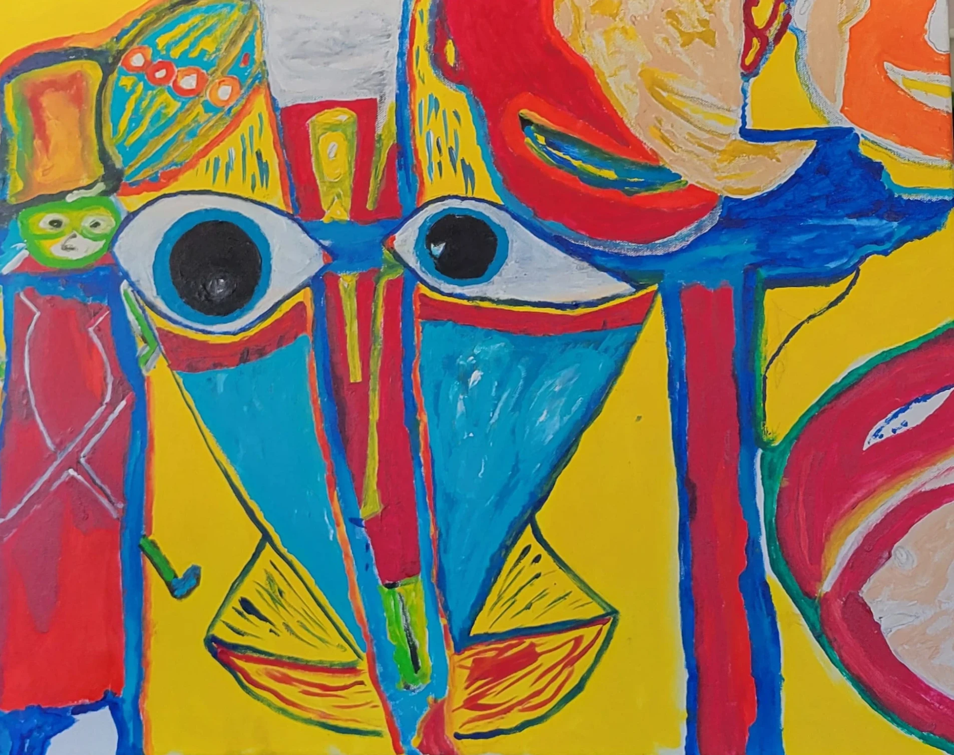 Gemälde von Ralf Bätz, querformatig, abstraktes Gesicht mit großen schwarzen Augen vor leuchtend gelbem Hintergrund, umgeben von roten und blauen Formen